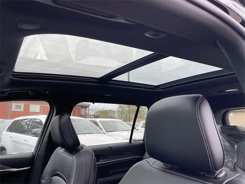 New 2024 Jeep Grand Cherokee L Limited w/ Luxury Tech Group II image 11