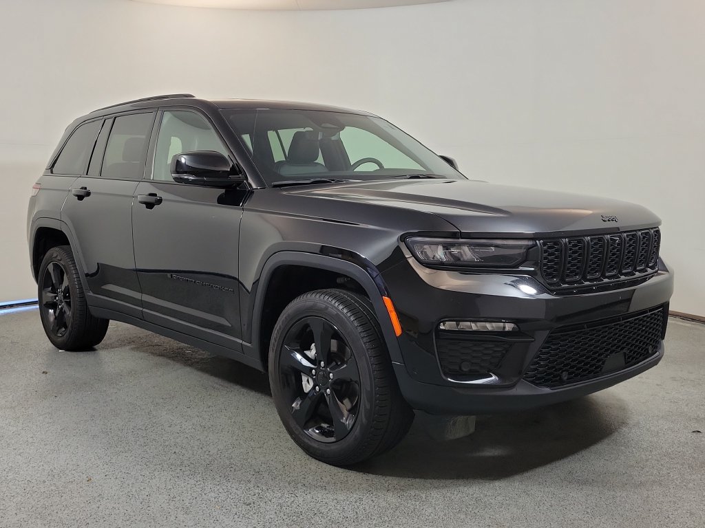 Used 2025 Jeep Grand Cherokee Limited w/ Luxury Tech Group II AWD/4WD image 1