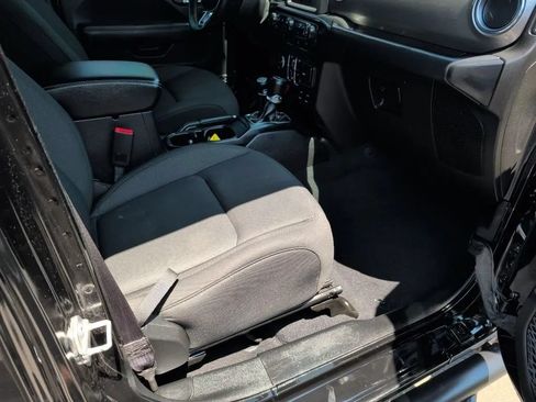 Used 2019 Jeep Wrangler Unlimited Sahara AWD/4WD image 36