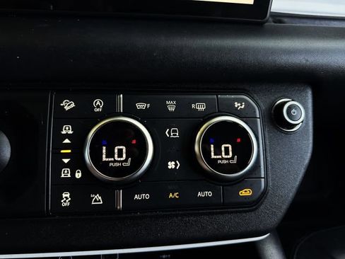 Used 2020 Land Rover Defender 110 SE image 35