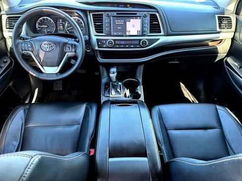 Used 2015 Toyota Highlander XLE image 25