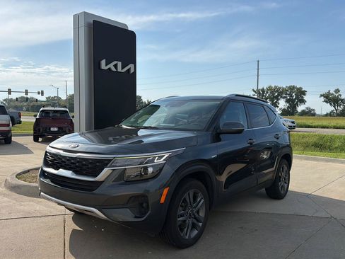 Used 2021 Kia Seltos S AWD/4WD image 1