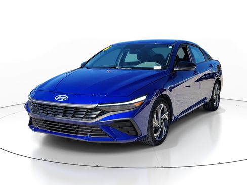 Used 2025 Hyundai Elantra Sport FWD image 3