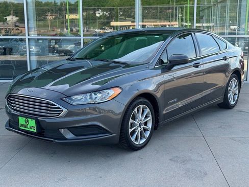 Used 2017 Ford Fusion SE FWD image 1