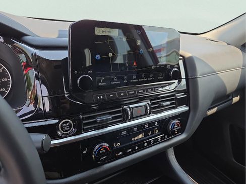 Used 2024 Nissan Pathfinder SL image 16