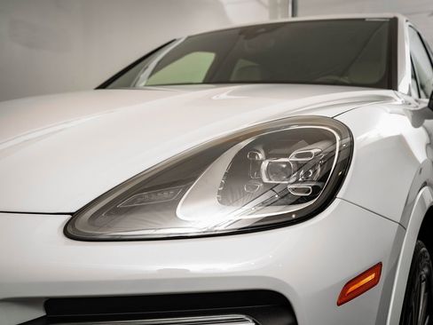 Used 2019 Porsche Cayenne S image 14