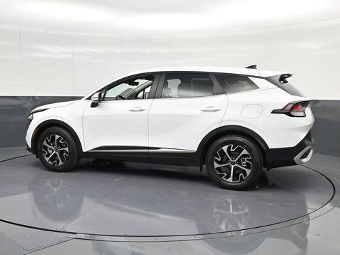 Used 2025 Kia Sportage EX FWD image 8