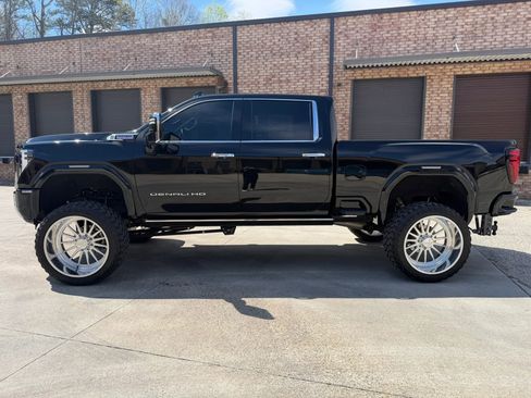 Used 2024 GMC Sierra 2500 Denali w/ Denali Reserve Package image 4