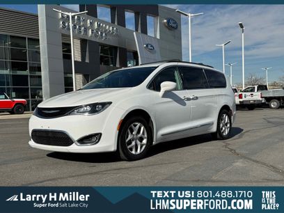 Used 2017 Chrysler Pacifica Touring-L w/ Tire & Wheel Group
