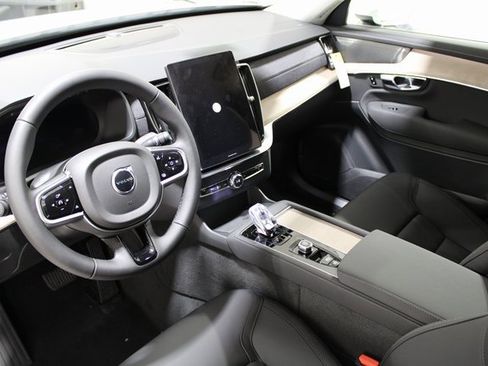New 2025 Volvo XC90 T8 Plus w/ Protection Package Premier image 11