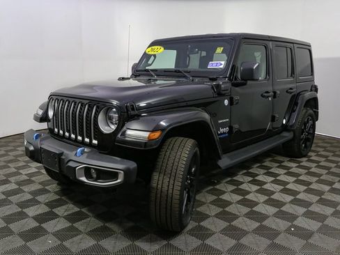 Used 2022 Jeep Wrangler Unlimited Sahara w/ Cold Weather Group image 5