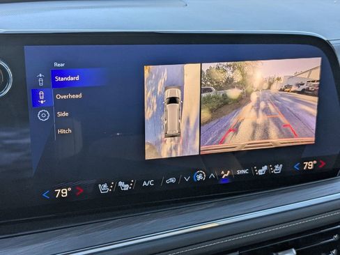 New 2025 Chevrolet Suburban Premier image 25