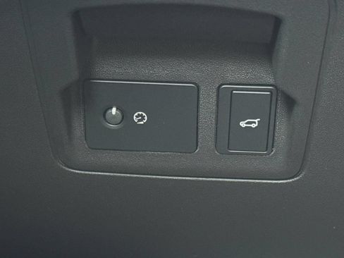 Certified 2026 Land Rover Range Rover Velar Dynamic SE AWD/4WD image 32