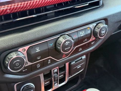 Used 2025 Jeep Gladiator Sport AWD/4WD image 23
