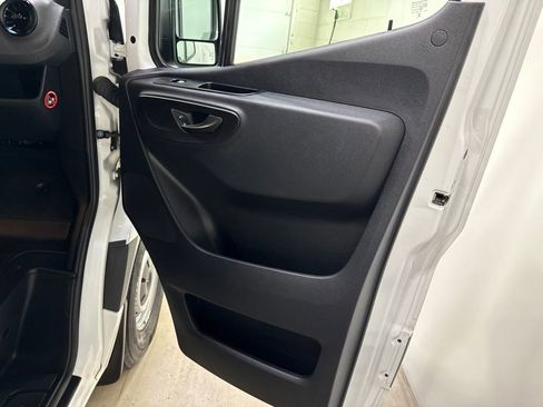 Used 2024 Mercedes-Benz Sprinter 2500 image 28