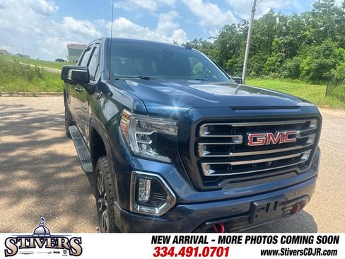 Used 2020 GMC Sierra 1500 AT4 w/ AT4 Premium Package AWD/4WD image 2