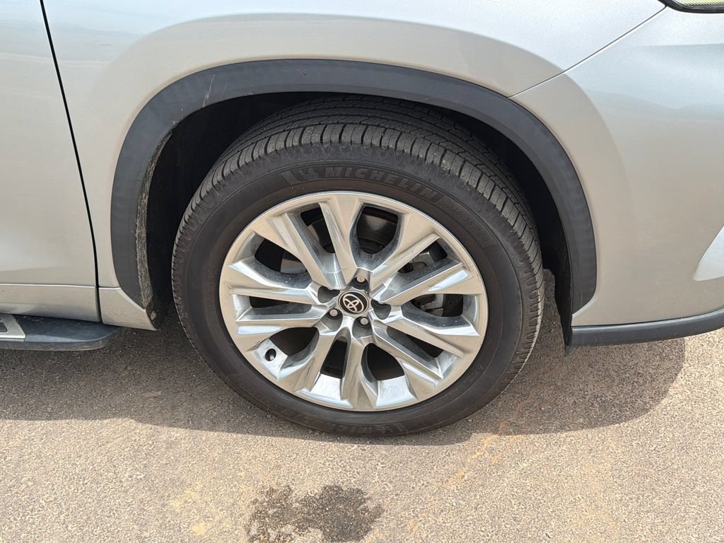 Used 2020 Toyota Highlander Limited FWD image 12