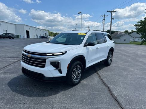 Used 2026 Chevrolet Traverse LT w/ Driver Confidence Package FWD image 3