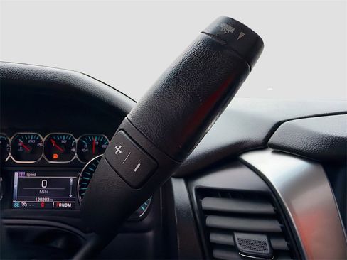 Used 2015 Chevrolet Suburban LT image 18