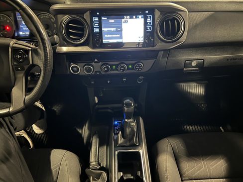 Used 2016 Toyota Tacoma TRD Off-Road image 16