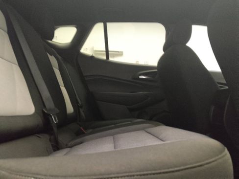 Used 2025 Chevrolet Trax RS w/ Sunroof Package FWD image 19