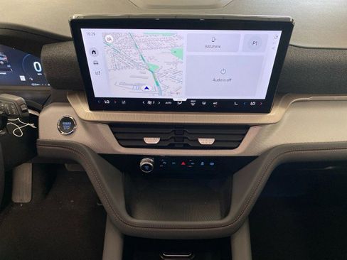 New 2025 Ford Explorer Active image 24