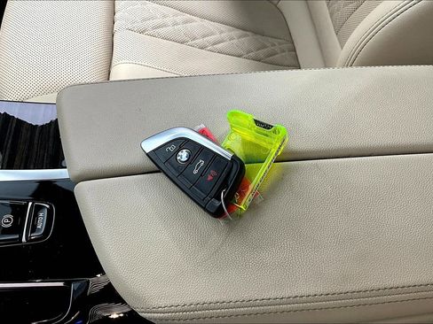 Used 2023 BMW 530i w/ Premium Package image 13