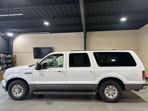 Used 2002 Ford Excursion XLT RWD image 4