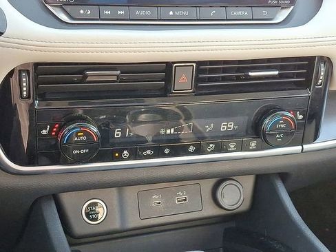 Used 2021 Nissan Rogue SV w/ Premium Package image 19