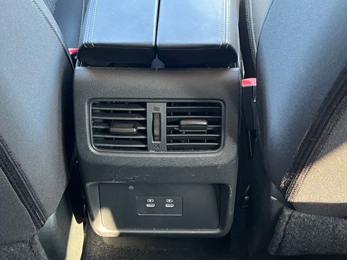 Used 2024 Nissan Rogue SV image 19