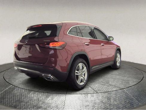 Used 2021 Mercedes-Benz GLA 250 4MATIC w/ Premium Package image 2