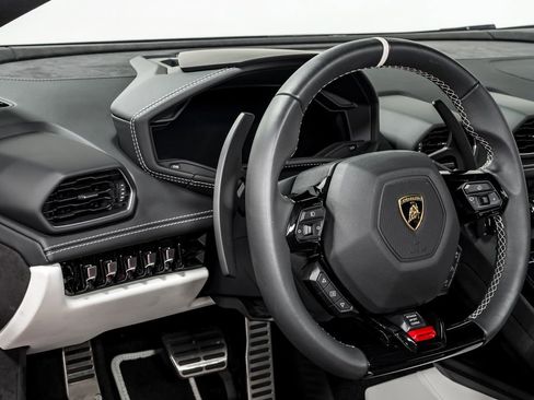 Used 2023 Lamborghini Huracan Tecnica image 13