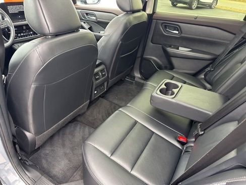 Used 2023 Nissan Rogue SL w/ SL Premium Package image 19