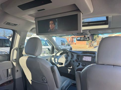 Used 2012 Toyota Sienna Limited image 63