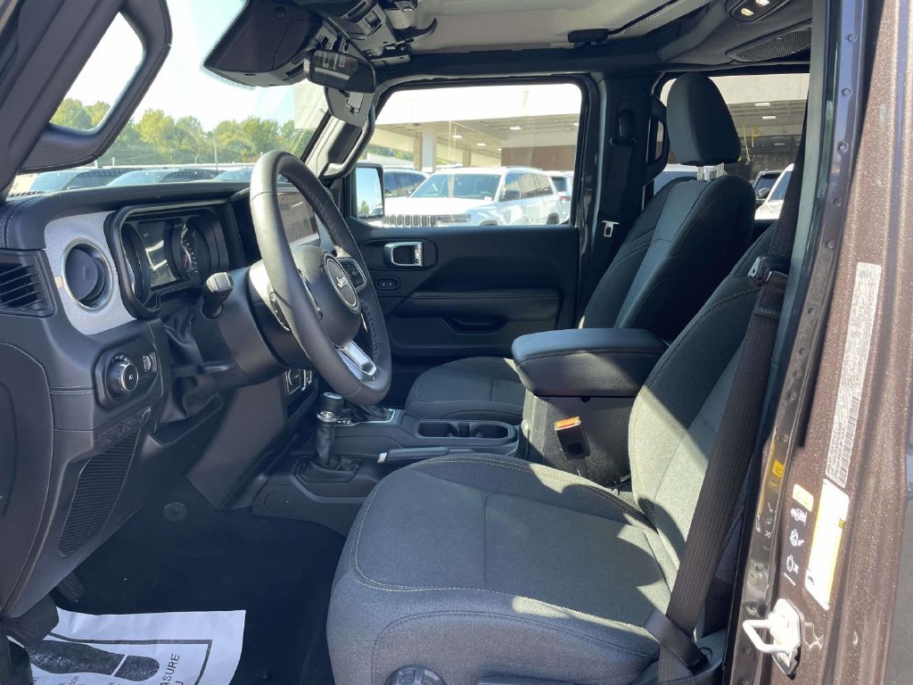 Certified 2026 Jeep Wrangler Unlimited Sahara AWD/4WD image 26