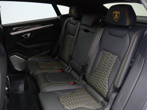 Used 2021 Lamborghini Urus image 16