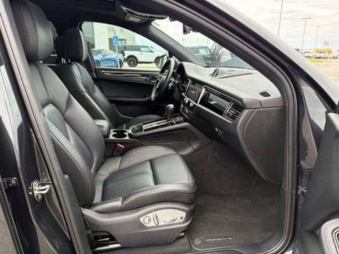 Used 2023 Porsche Macan Turbo AWD/4WD image 21