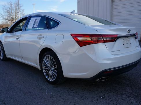 Used 2016 Toyota Avalon Limited image 9