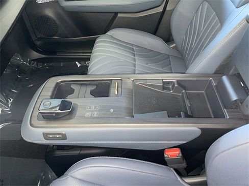 Certified 2025 Nissan Ariya Platinum image 27