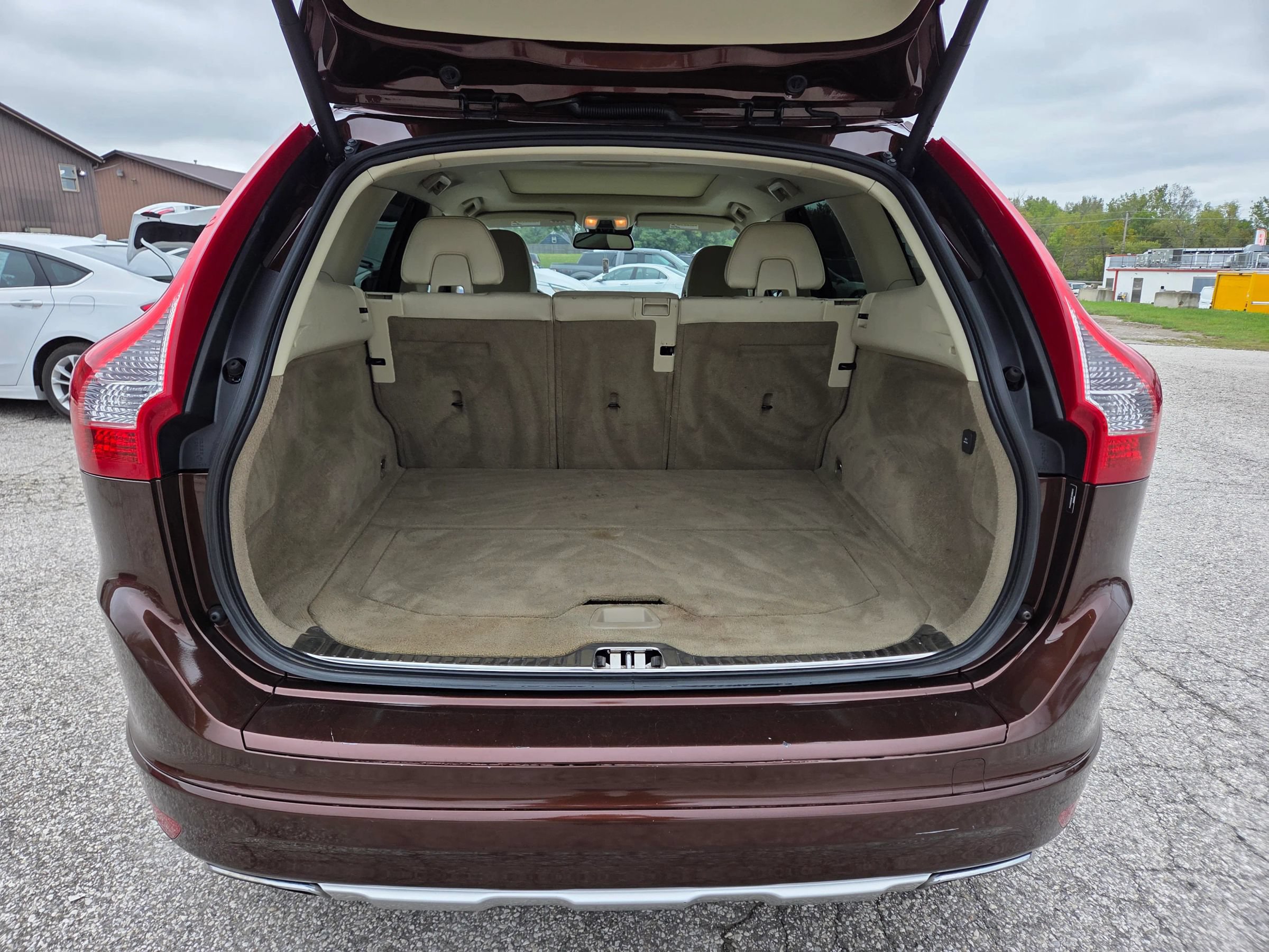 Used 2015 Volvo XC60 T6 Premier Plus AWD/4WD image 17