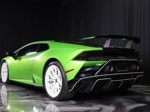 Used 2021 Lamborghini Huracan EVO image 6