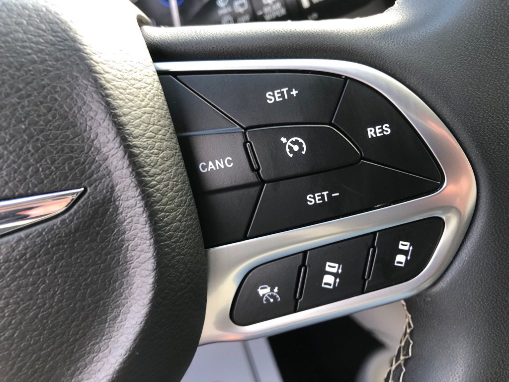 Used 2024 Chrysler Pacifica Touring-L FWD image 37