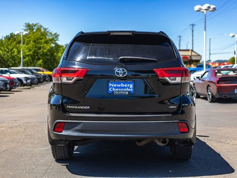 Used 2019 Toyota Highlander LE AWD/4WD image 8