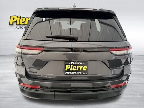 Used 2023 Jeep Grand Cherokee Altitude image 3