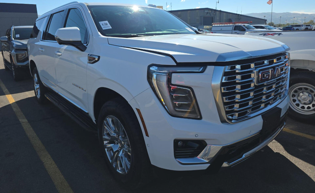 Used 2025 GMC Yukon XL Denali AWD/4WD image 1