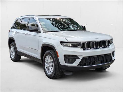 New 2025 Jeep Grand Cherokee Laredo X image 9