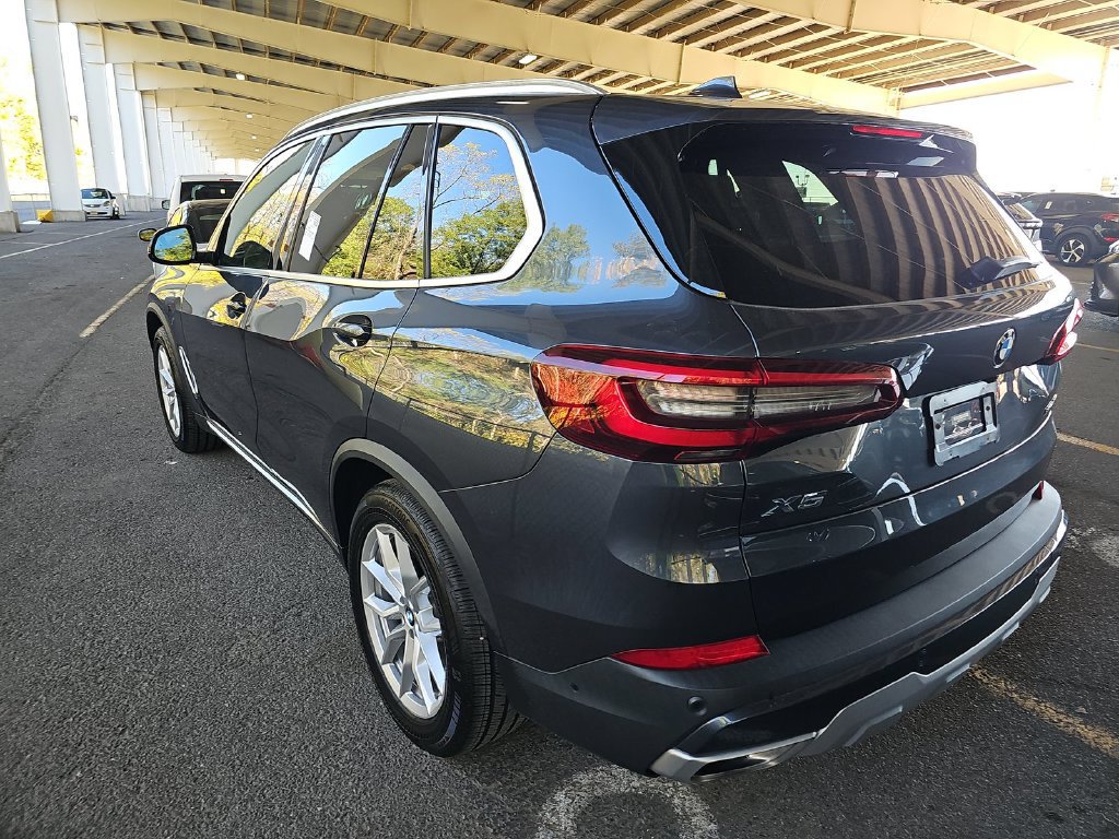 Used 2022 BMW X5 xDrive40i w/ Premium Package AWD/4WD image 8