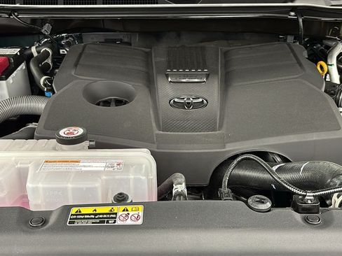 New 2026 Toyota Tundra Limited AWD/4WD image 38