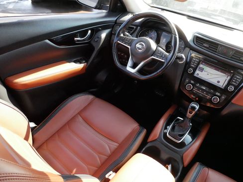 Used 2017 Nissan Rogue SL w/ SL Premium Package image 9