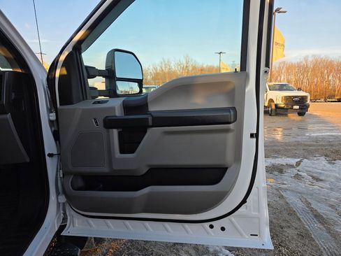 Used 2019 Ford F550 4x4 Regular Cab Super Duty image 12